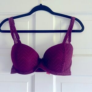 Fruit of the Loom 34 D magenta bra New with Tags.